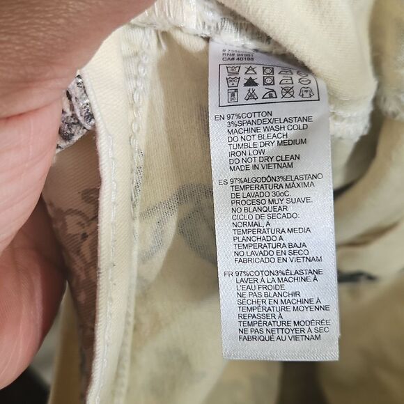 Floral Print Women's Jeans - Picture 16 of 16